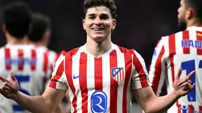Julián Álvarez encaixaria perfeitamente no sistema de Hansi Flick no Barça