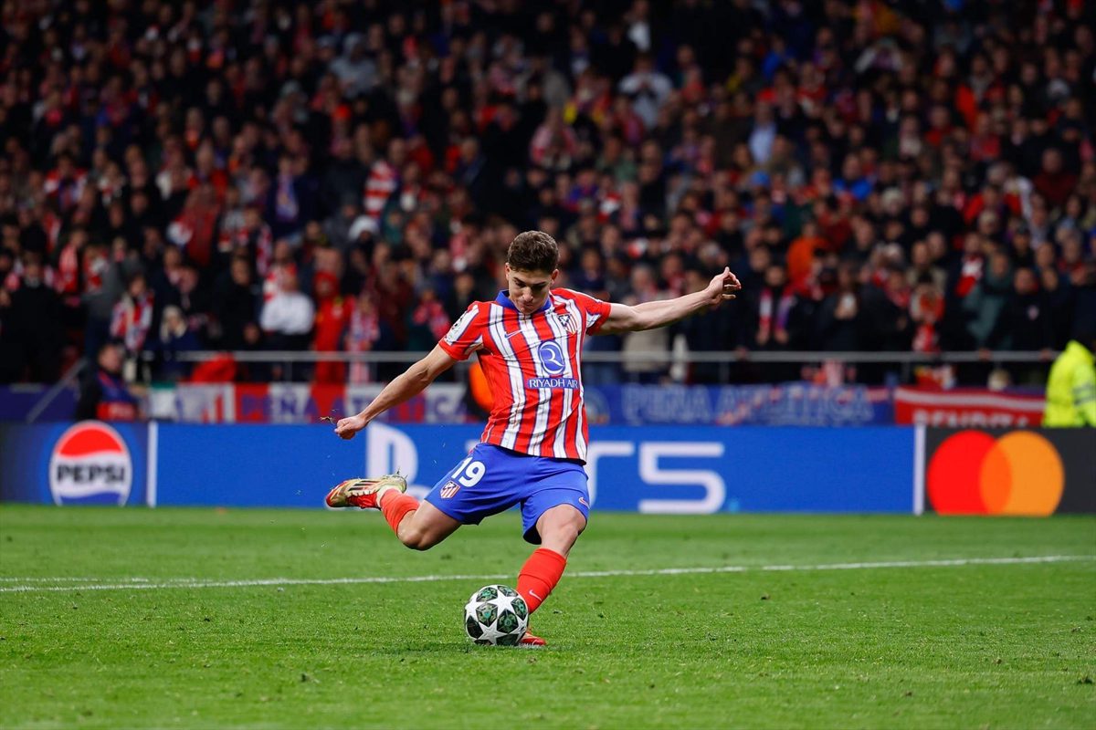 O perfil técnico que Flick procura Julián Álvarez encaixaria perfeitamente