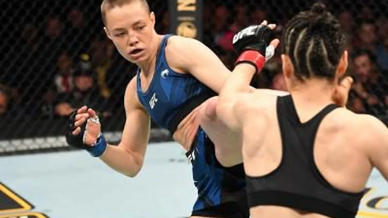 Rose Namajunas durante luta no octógono do UFC mostrando técnicas de striking e defesa