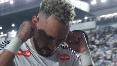 Galvão rebate Neymar após polêmica da coçada de orelha no Santos