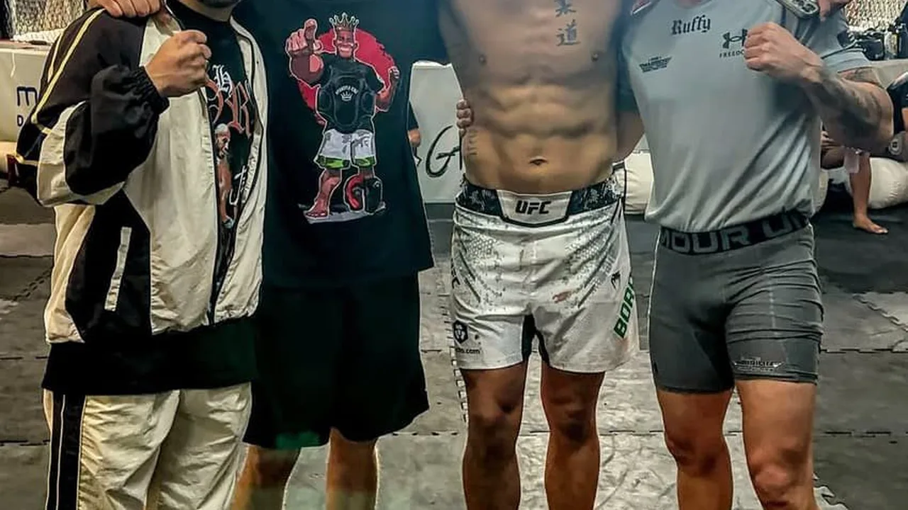 Pedro Munhoz durante luta no octógono do UFC em sua despedida da organização