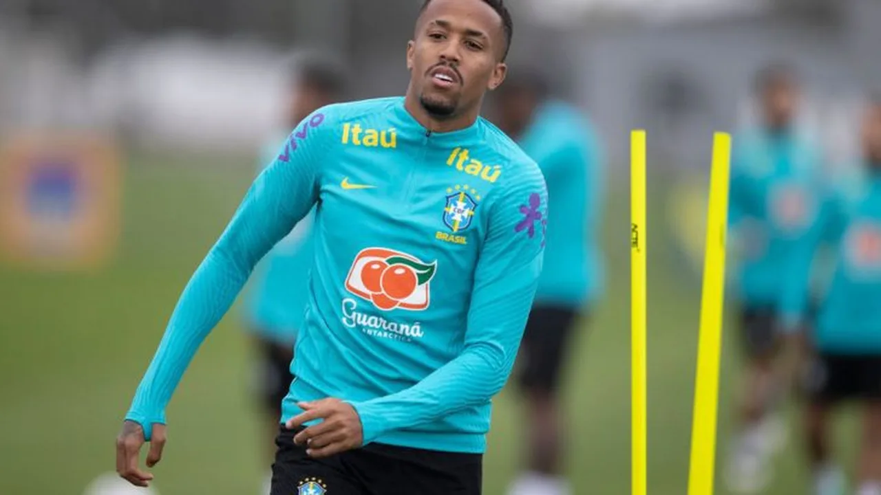 Éder Militão em ação pela Seleção Brasileira durante partida das Eliminatórias da Copa do Mundo
