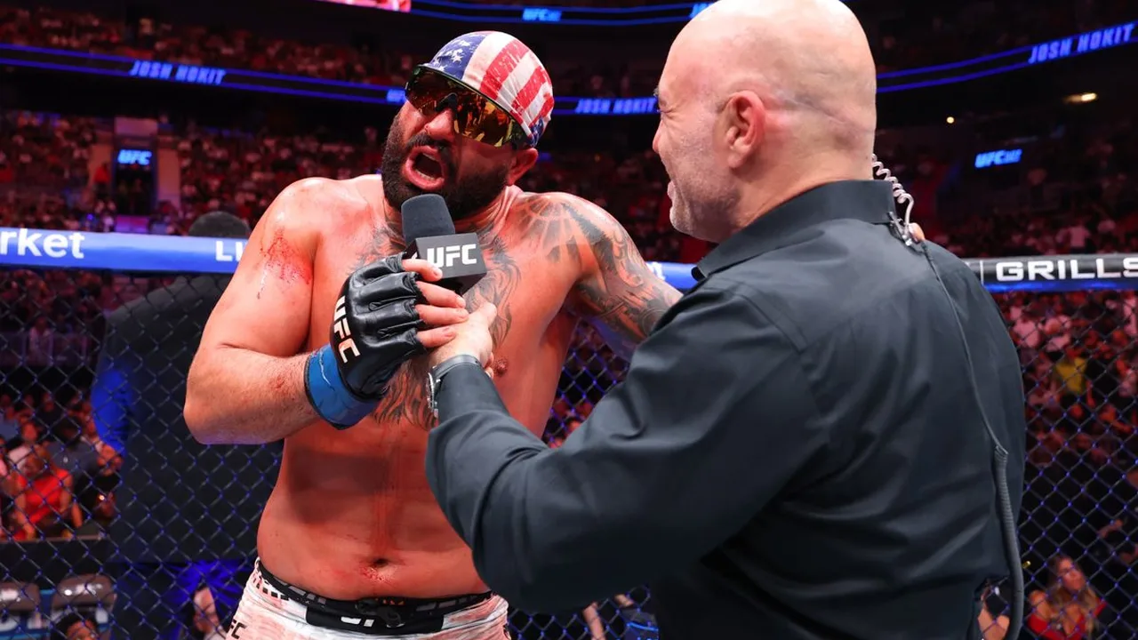 Ilia Topuria ergue cinturão dos leves após vitória por nocaute no octógono do UFC