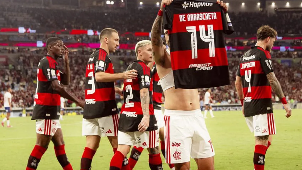Atacante Marinho durante partida entre Vitória e Flamengo no Maracanã pela Copa do Brasil