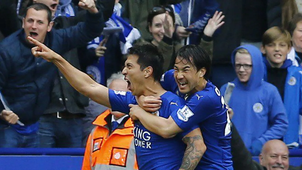Jogadores do Leicester cabisbaixos após confirmação do rebaixamento para terceira divisão inglesa