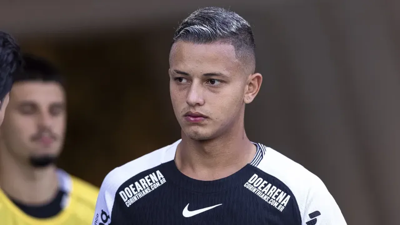 Kayke deixando gramado lesionado durante partida Corinthians contra Barra na Copa do Brasil 2026