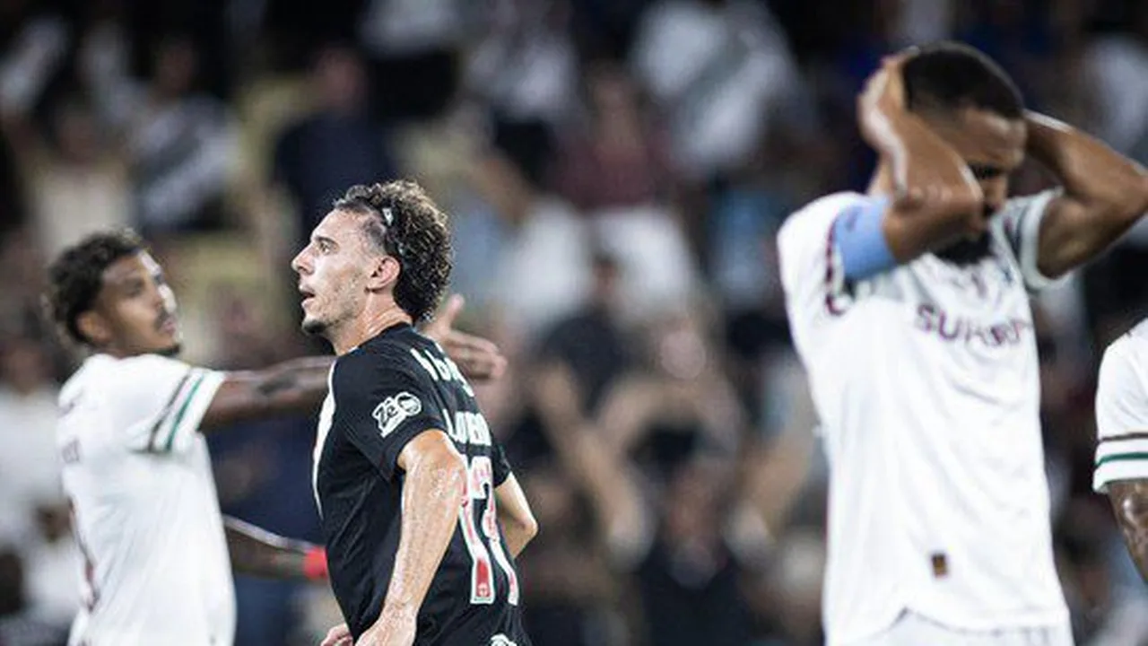 Jogadores do Vasco em discussão durante partida contra o Paysandu pela Copa do Brasil