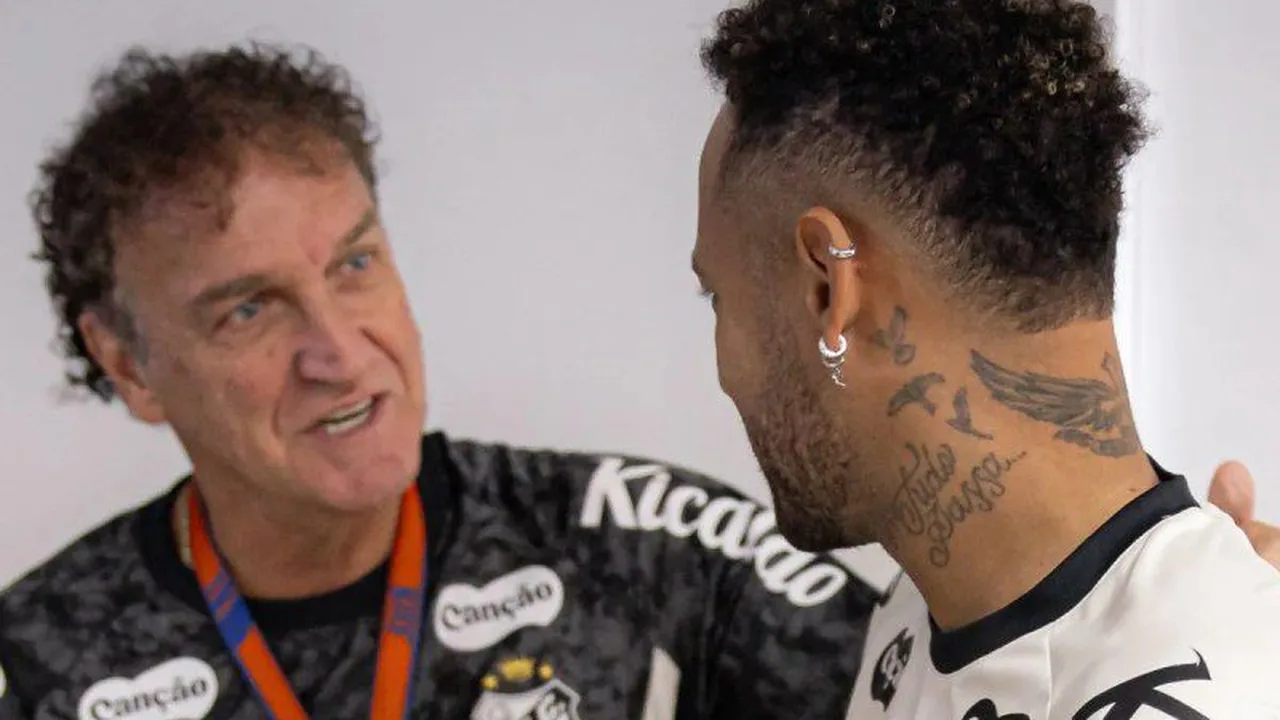 Neymar em campo pela Vila Belmiro durante partida do Santos na Copa do Brasil