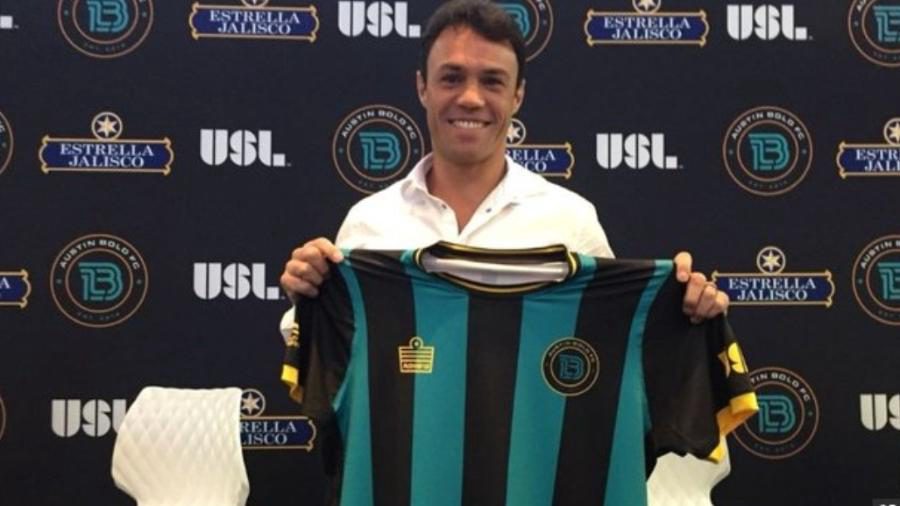 Monitoramento de brasileiros no exterior Clubes brasileiros reviram contratos ap