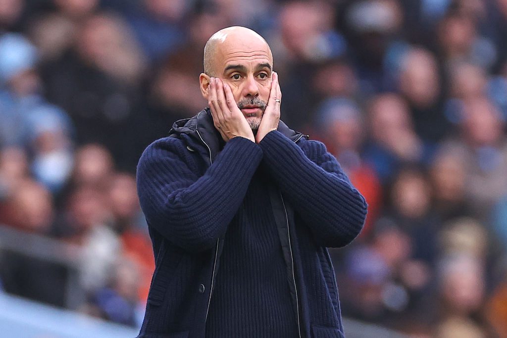 Guardiola adapta sistema sem sucesso pleno Manchester City lidera Premier sem De