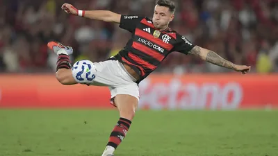 Saúl muda o jogo do Flamengo mas polêmica arbitral gera debate nas redes