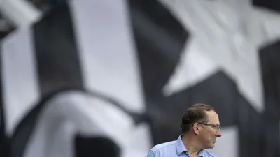 Como John Textor levou o Botafogo à beira da falência técnica