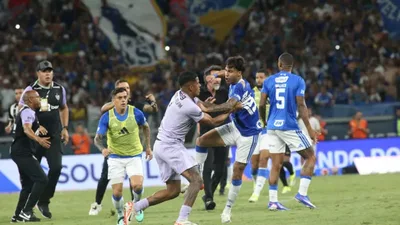 Ex-árbitra aponta três expulsões perdidas e Jair Ventura detona arbitragem