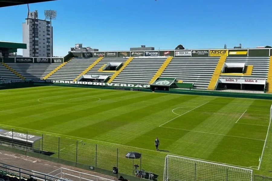 Vantagem psicológica perdida em solo catarinense Athletic-MG perde força em Flor