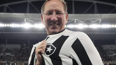 Textor garante salários em dia após reunião tensa com elenco do Botafogo