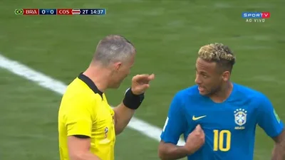 Neymar xinga companheiros de 'burros' e discute com árbitro na Copa do Brasil