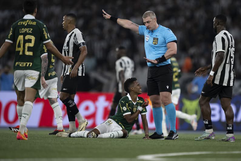 Anderson Daronco no centro das críticas Abel Ferreira vira comentarista da arbit