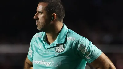 Nova lesão de Vitor Roque preocupa Abel Ferreira no Palmeiras