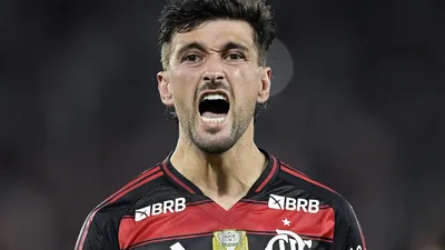 Arrascaeta provoca Abel Ferreira e web explode com mais um capítulo da guerra