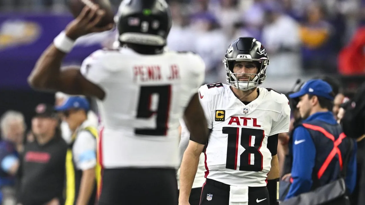 Fernando Mendoza celebra após ser selecionado como primeira escolha do Draft NFL 2026 pelos Las Vegas Raiders