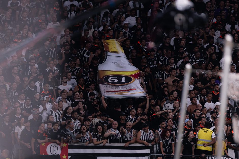 Torcida dividida entre alívio e apreensão Afastamento de Textor gera incerteza s
