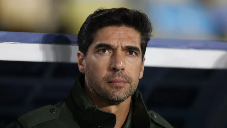 Abel Ferreira acusa mídia de hipocrisia e questiona narrativas contra Palmeiras
