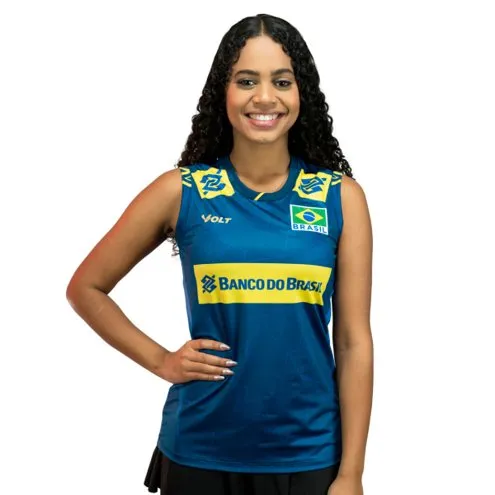 A metamorfose tática de uma camisa 10 Tainara ultrapassa 500 pontos e vira ref