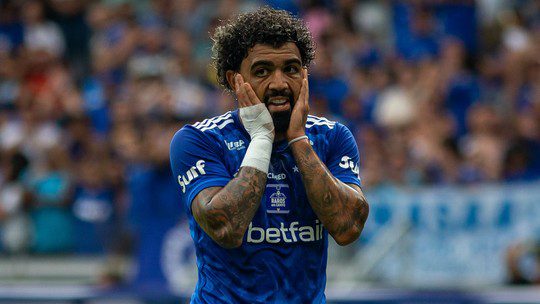 Análise estatística revela queda na criação de chances Hulk sem marcar há 14 jog