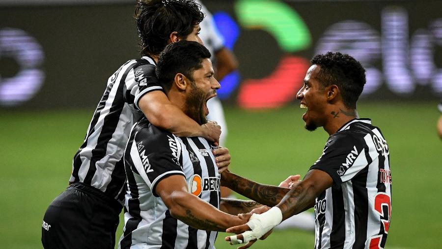 Contexto tático explica mudança de função Hulk sem marcar há 14 jogos questiona