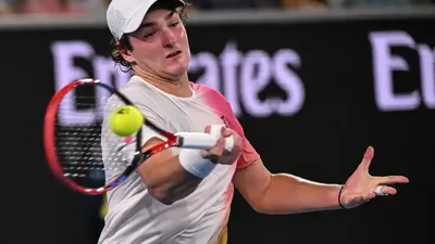 Fonseca usa forehand top 3 mundial contra Cilic em Madri