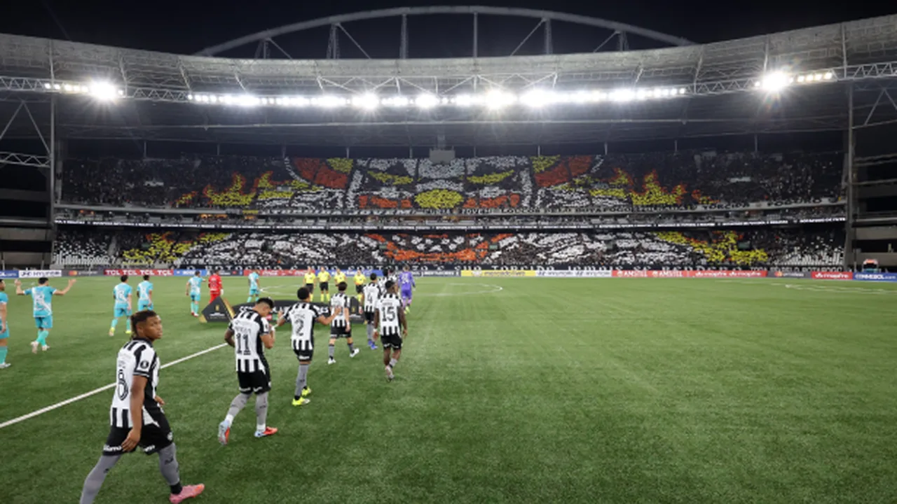 Alexander Barboza em ação pelo Botafogo durante partida no Estádio Nilton Santos