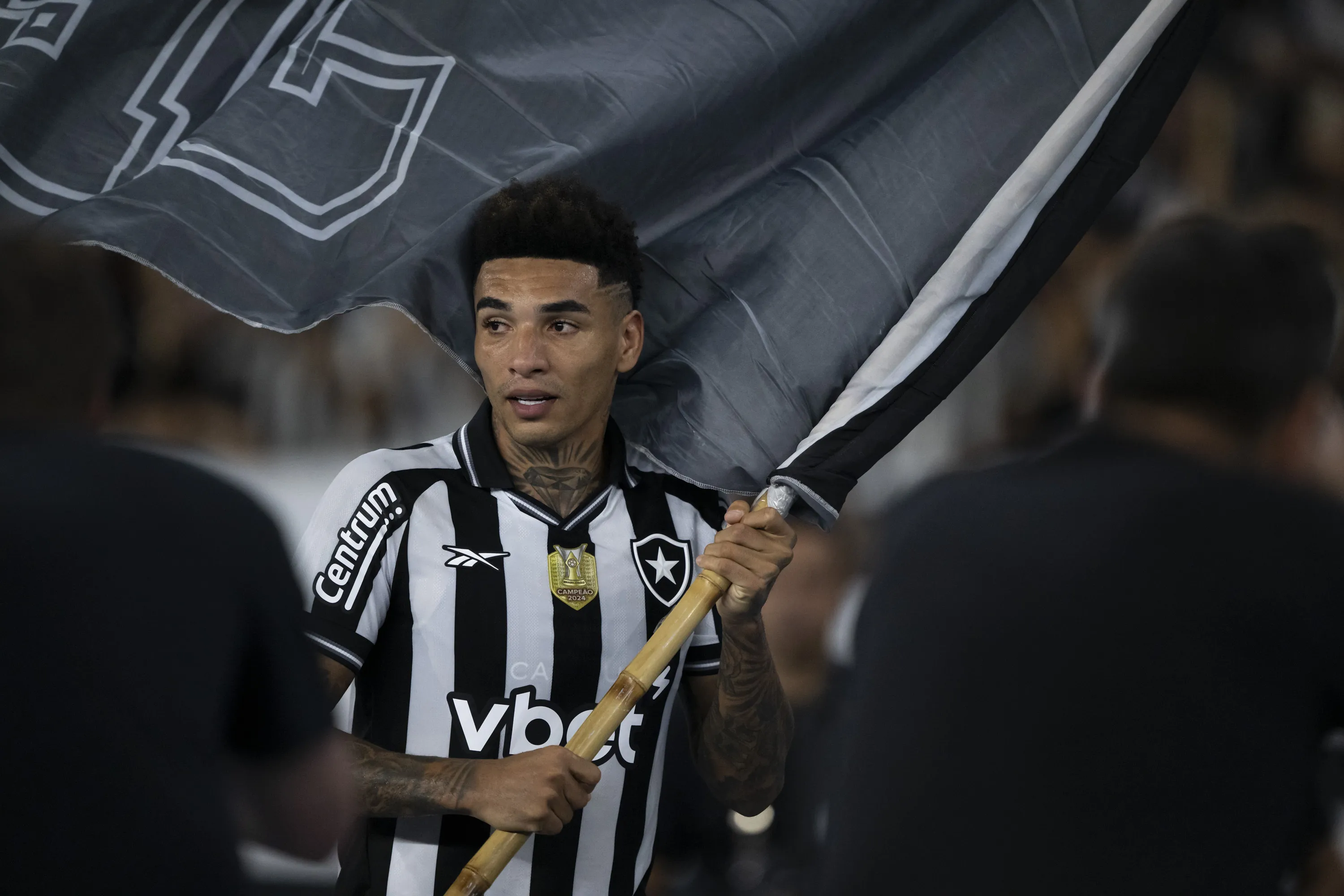 Santos lidera débitos com clubes brasileiros Botafogo deve R$ 1,1 bilhão e revel