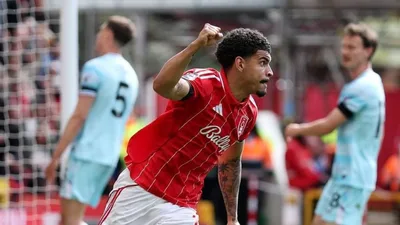 Nottingham Forest goleia Sunderland por 5 a 0 e segue na briga pelo título