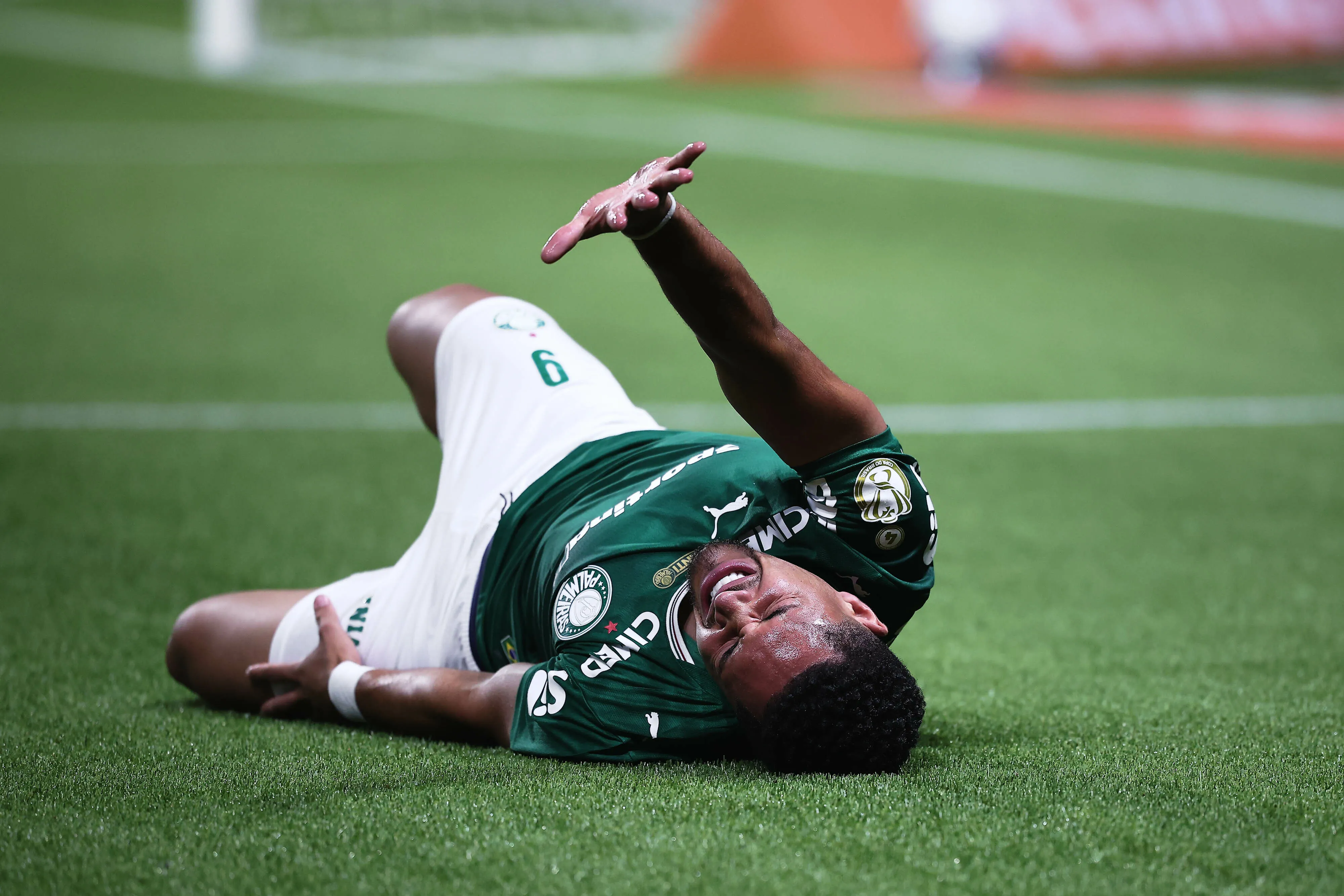 A lesão e o que ela representa taticamente Vitor Roque opera tornozelo e Palmeir