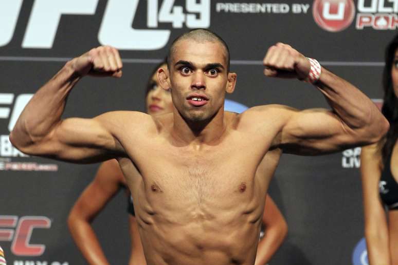 Rogan joga lenha na fogueira do cinturão interino Paulo Costa pode ser o próximo