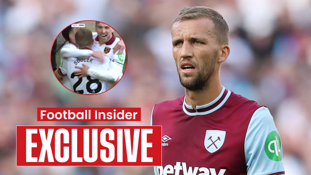 Tomáš Souček cabeceia para marcar o único gol do West Ham contra o Everton no London Stadium