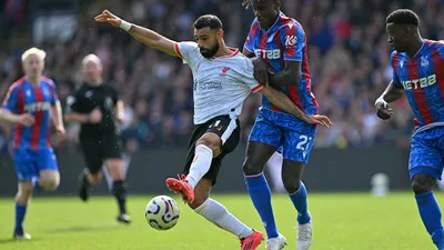 Liverpool vence Crystal Palace por 2 a 0 e segue firme na Premier League
