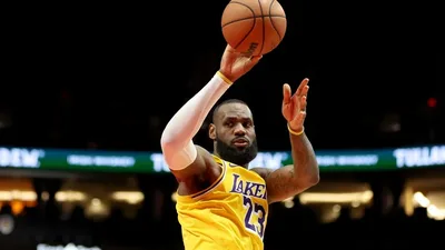 LeBron James aos 41 anos lidera Lakers e cala os críticos nos playoffs