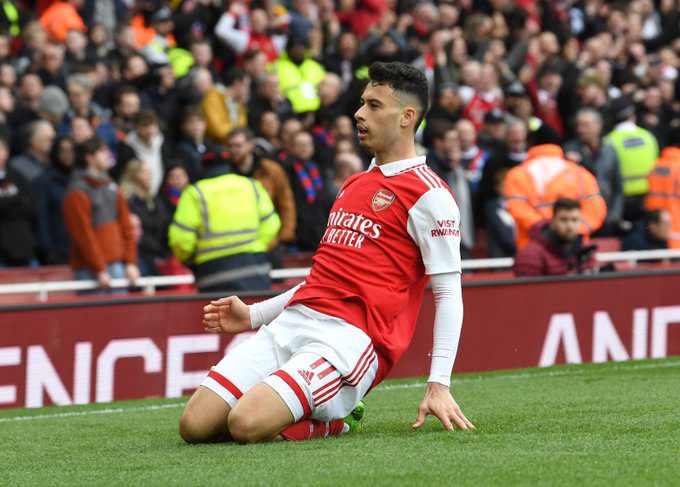 A matemática que favorece o Arsenal Arsenal lidera com folga, mas City tem j