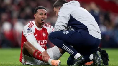Gabriel Magalhães sai de vilão a herói e Arsenal encosta no Liverpool