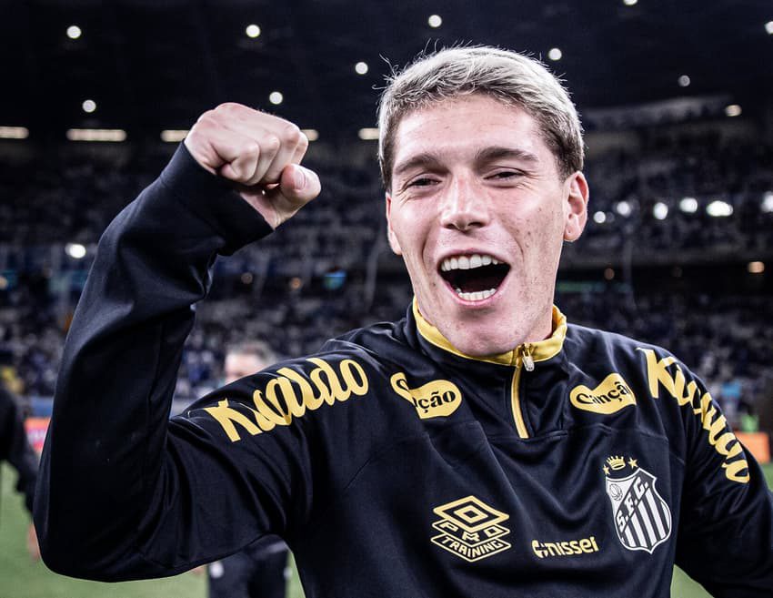 Rollheiser carregou o time, mas não foi suficiente Santos abre 2 a 0, cede empat