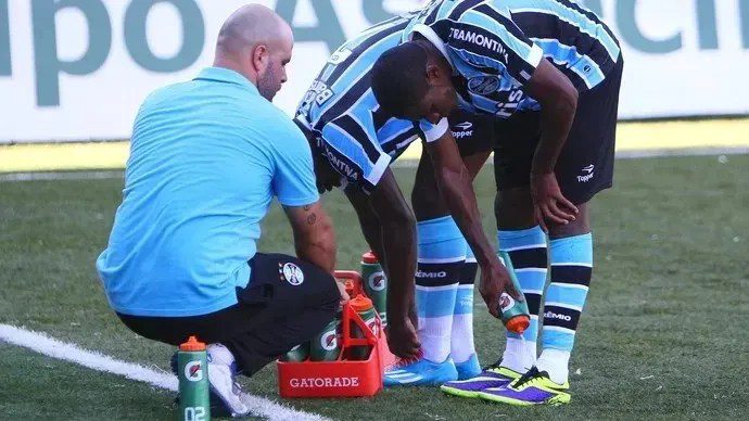 O gramado que virou protagonista Gramado ruim, calor e histórico zerado —