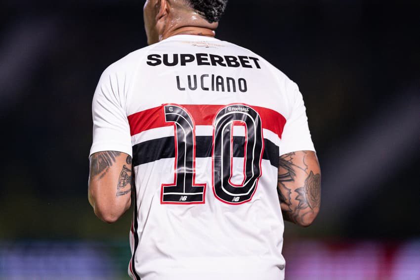 O gol que entrou para a história Luciano ultrapassa Rogério Ceni e vira o