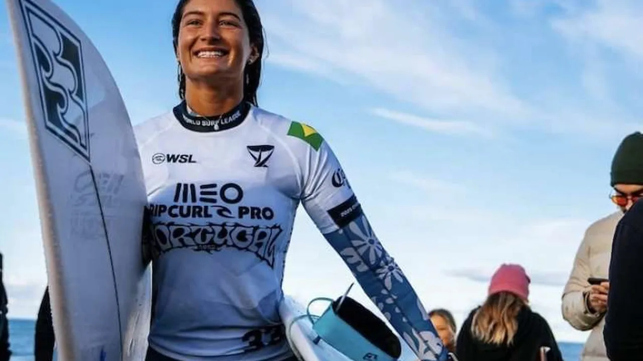 Luana Silva surfando onda em Margaret River durante final do CT da WSL na Austrália