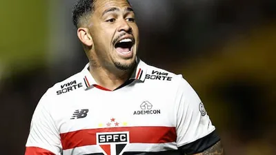 Luciano ultrapassa Rogério Ceni e mira Luis Fabiano na história do São Paulo