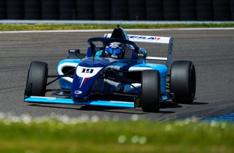 A corrida de Álex — controle total do início ao fim Álex Márquez domina Jerez, M