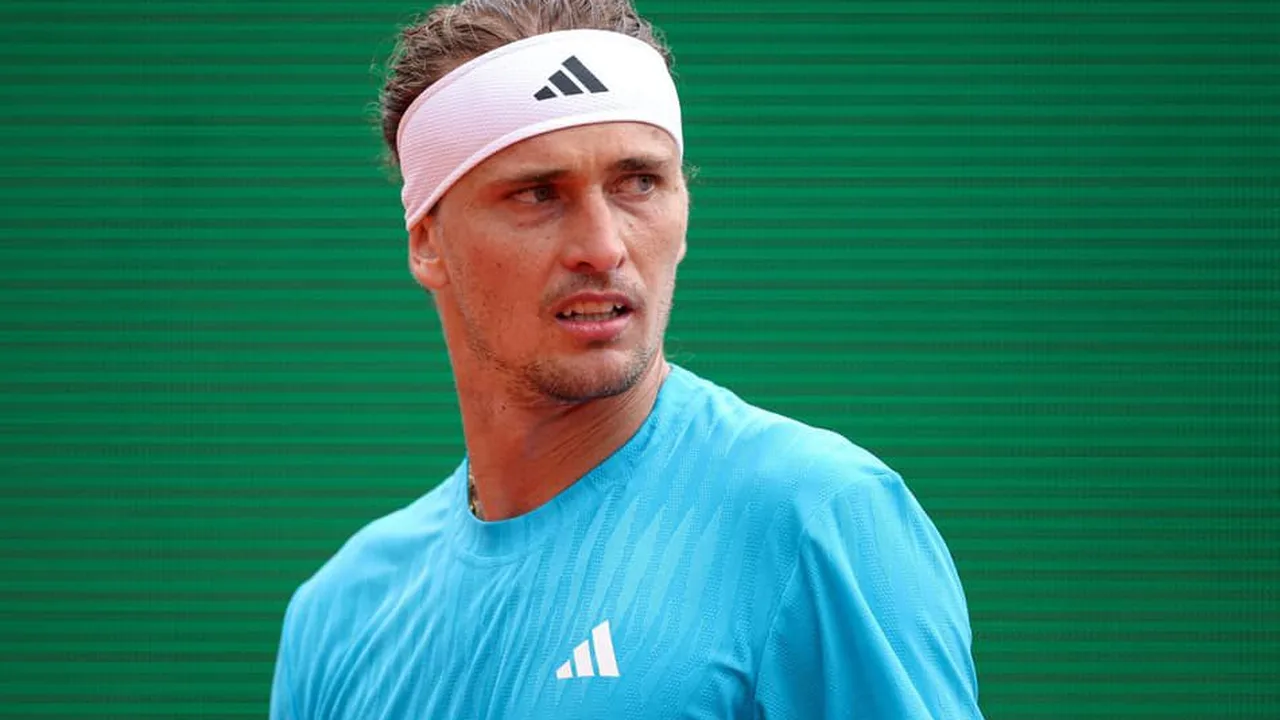 Jannik Sinner comemorando vitória em quadra de saibro no Masters 1000 de Madri