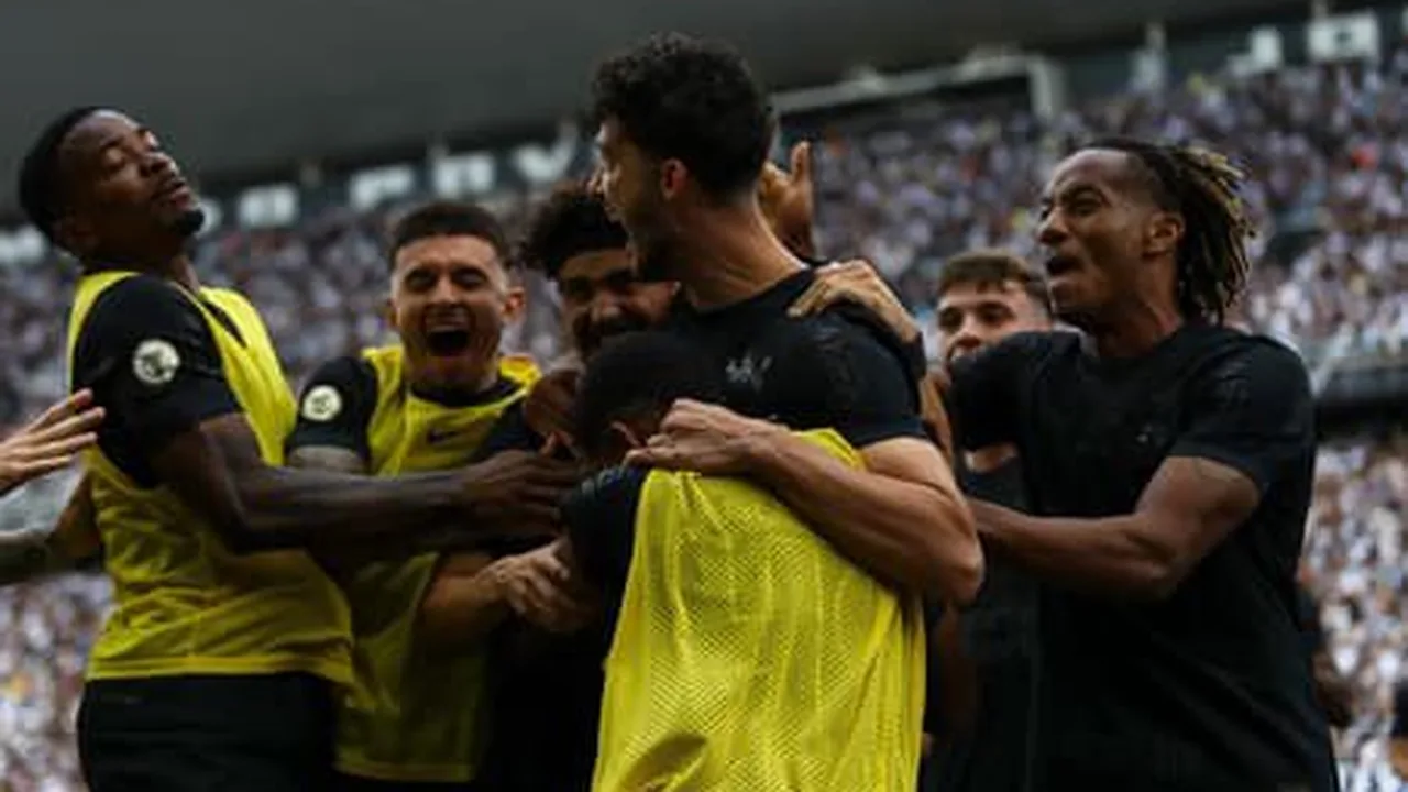 Matheus Bidu comemora gol do Corinthians contra o Vasco na Arena Corinthians pelo Brasileirão 2026