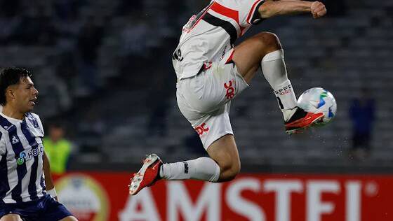 Do pênalti perdido à expulsão caricata A noite de fúria de Ederson que pode fec