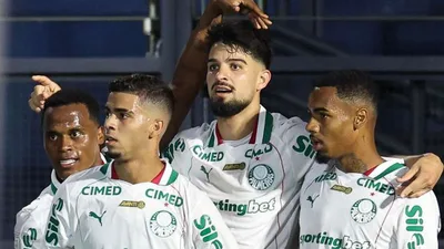 Palmeiras vence Bragantino com defesa sólida e ofensivo apagado